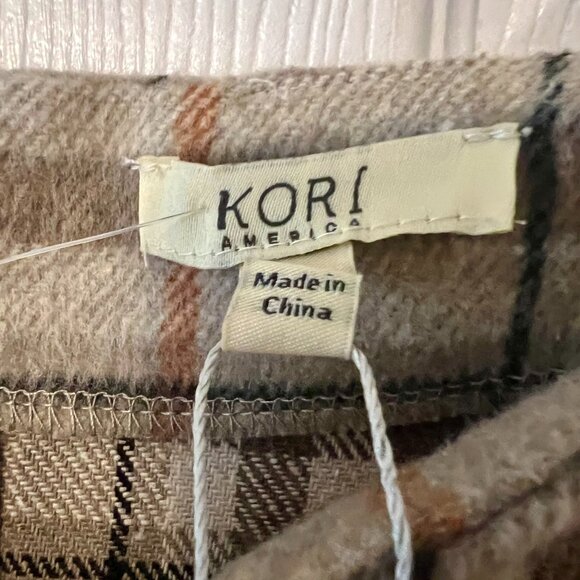 NWT Plaid Mini Skirt Size Medium - Picture 4 of 5